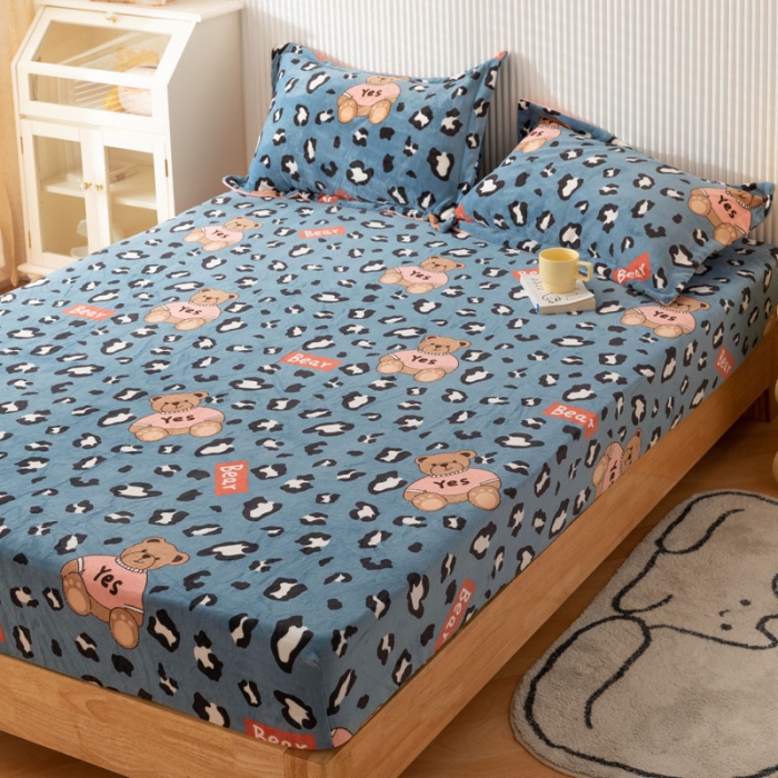 91家纺网 家纺一手货源 找家纺 梦家居 2022新款秋冬新款牛奶绒单床笠 魅力熊