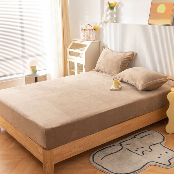 91家纺网 家纺一手货源 找家纺 梦家居 2022新款秋冬新款牛奶绒单床笠 浅咖色