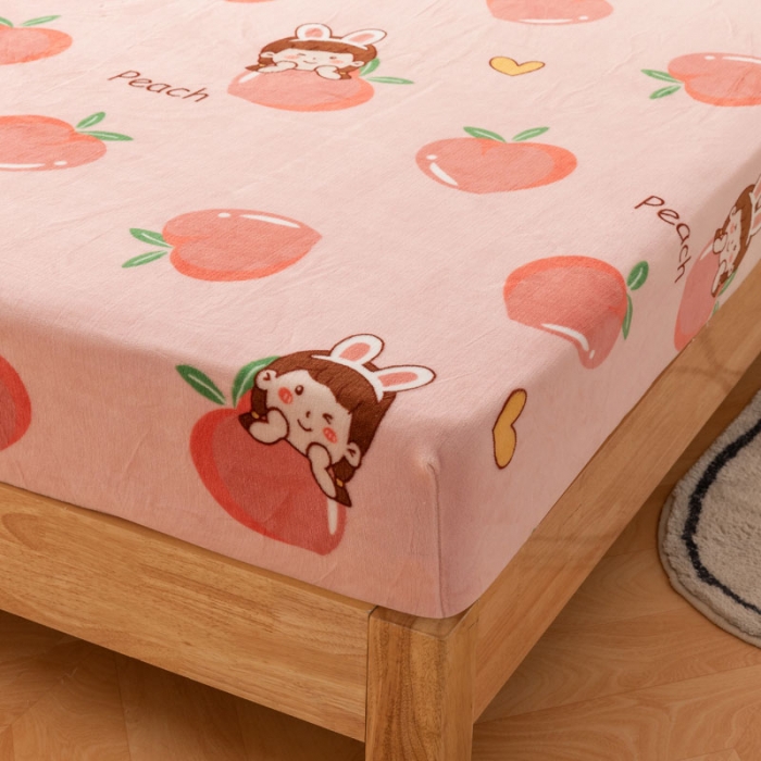 91家纺网 家纺一手货源 找家纺 梦家居 2022新款秋冬新款牛奶绒单床笠 桃子女孩