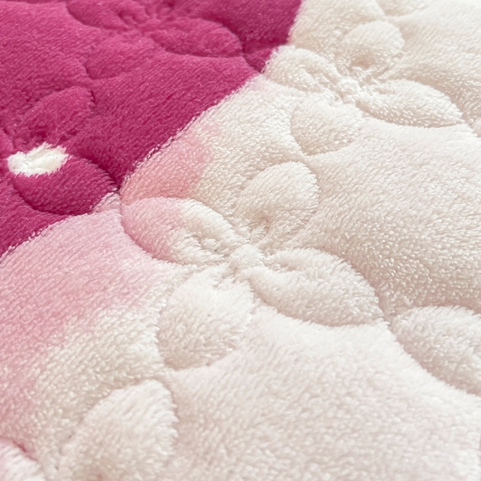 91家纺网 家纺一手货源 找家纺 安哆啦 2022新款牛奶绒花边夹棉床盖 床盖-草莓甜心