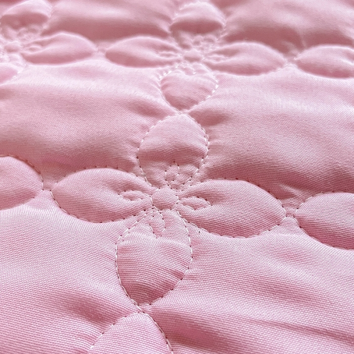 91家纺网 家纺一手货源 找家纺 安哆啦 2022新款牛奶绒花边夹棉床盖 床盖-草莓甜心