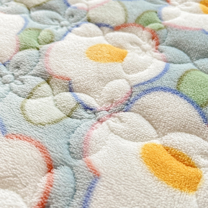 91家纺网 家纺一手货源 找家纺 安哆啦 2022新款牛奶绒花边夹棉床盖 床盖-淡蓝花海