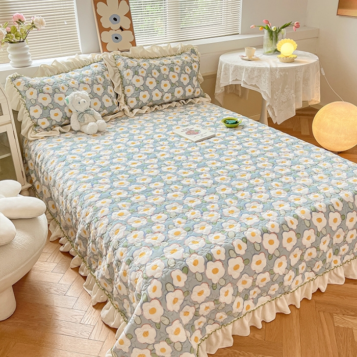 91家纺网 家纺一手货源 找家纺 安哆啦 2022新款牛奶绒花边夹棉床盖 床盖-淡蓝花海