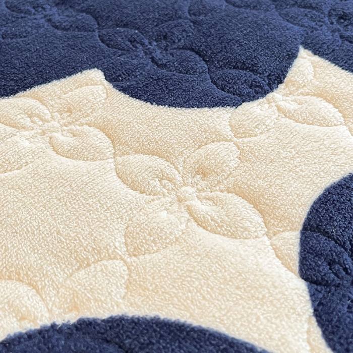 91家纺网 家纺一手货源 找家纺 安哆啦 2022新款牛奶绒花边夹棉床盖 床盖-复古蓝花