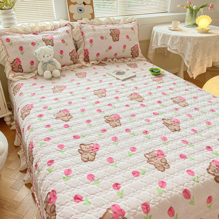 91家纺网 家纺一手货源 找家纺 安哆啦 2022新款牛奶绒花边夹棉床盖 床盖-花朵熊熊