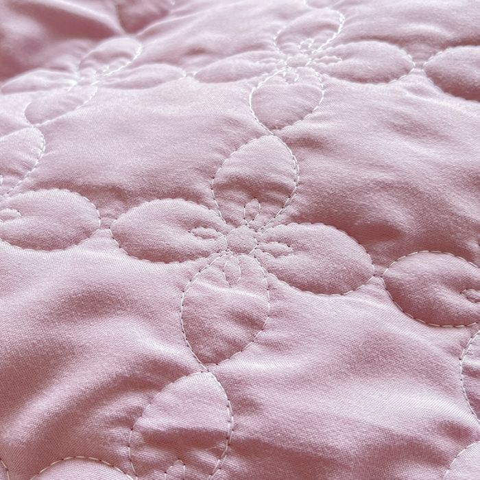 91家纺网 家纺一手货源 找家纺 安哆啦 2022新款牛奶绒花边夹棉床盖 床盖-花朵熊熊