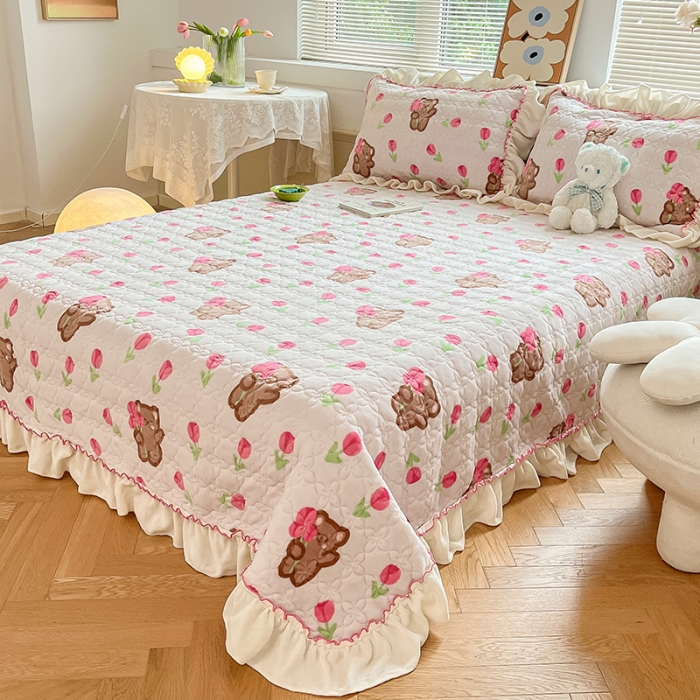 91家纺网 家纺一手货源 找家纺 安哆啦 2022新款牛奶绒花边夹棉床盖 床盖-花朵熊熊