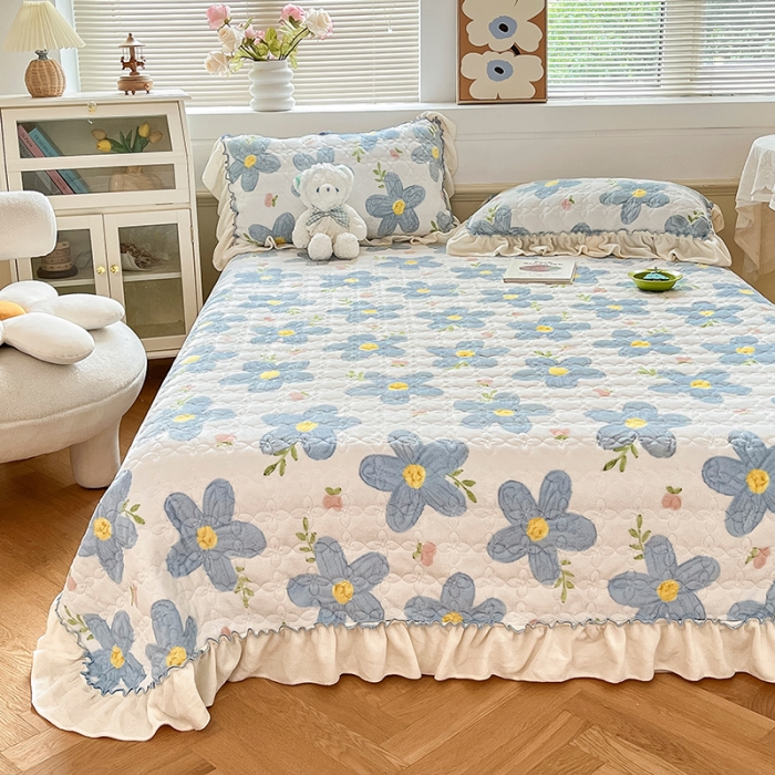 91家纺网 家纺一手货源 找家纺 安哆啦 2022新款牛奶绒花边夹棉床盖 床盖-花园里