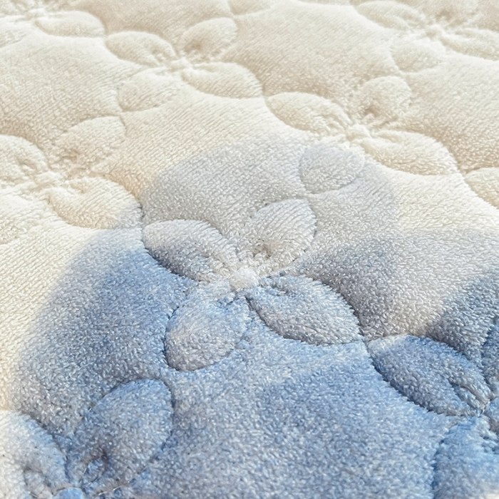 91家纺网 家纺一手货源 找家纺 安哆啦 2022新款牛奶绒花边夹棉床盖 床盖-蓝色爱心虎