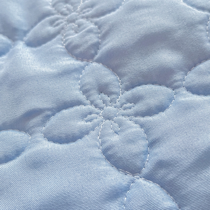 91家纺网 家纺一手货源 找家纺 安哆啦 2022新款牛奶绒花边夹棉床盖 床盖-蓝色爱心虎