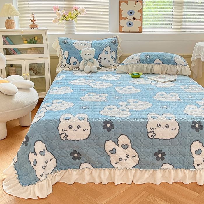 91家纺网 家纺一手货源 找家纺 安哆啦 2022新款牛奶绒花边夹棉床盖 床盖-萌萌兔