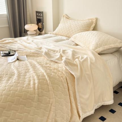 91家纺网 家纺一手货源 找家纺 （总）桃子2022ins轻奢高级定制烂花浮雕编制牛奶绒毛毯