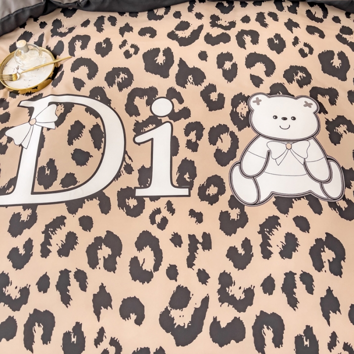 91家纺网 家纺一手货源 找家纺 娜娜 2022新款大版大牌风亲肤棉工艺款四件套 豹纹熊