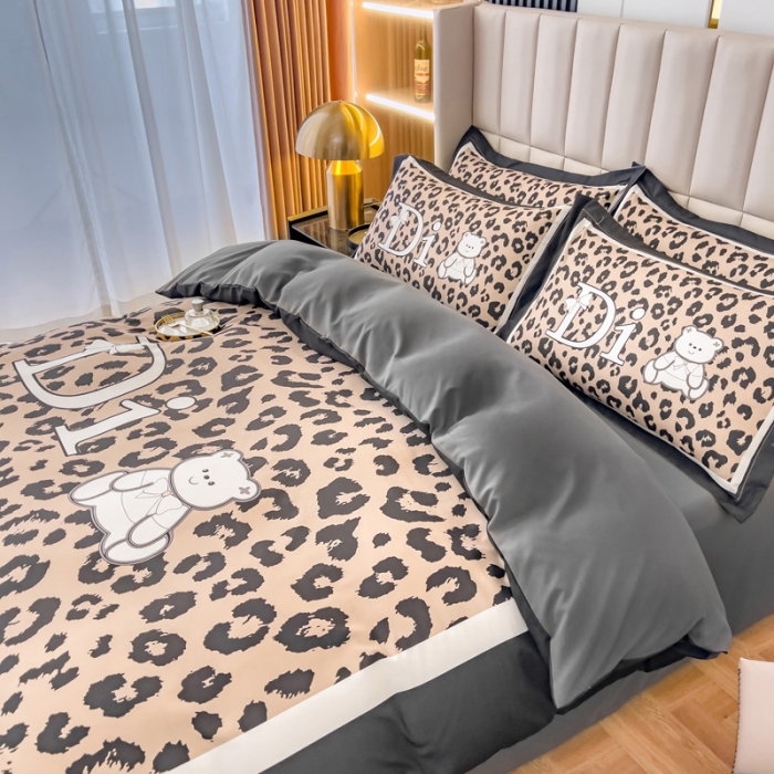 91家纺网 家纺一手货源 找家纺 娜娜 2022新款大版大牌风亲肤棉工艺款四件套 豹纹熊