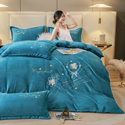 91家纺网 家纺一手货源 找家纺 漫布云2022高克重牛奶绒绣花床裙款四件套法莱金貂婴儿水晶绒