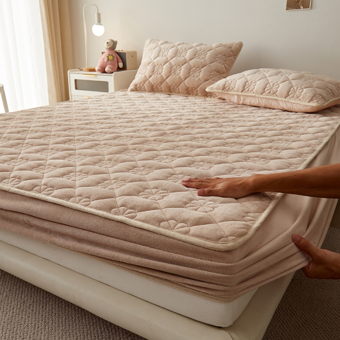 91家纺网 家纺一手货源 找家纺 优眠坊 2025新款牛奶绒夹棉床笠 山茶-奶咖