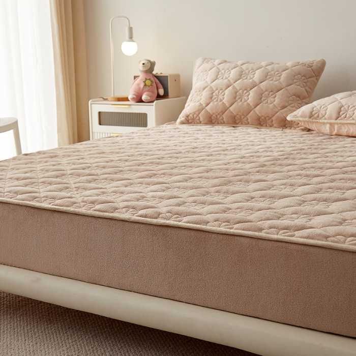 91家纺网 家纺一手货源 找家纺 优眠坊 2025新款牛奶绒夹棉床笠 山茶-奶咖