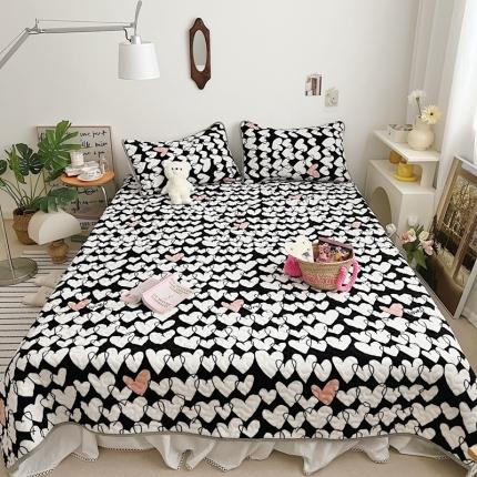 91家纺网 家纺一手货源 找家纺 美乐迪 2022新款多功能牛奶绒亲肤棉床盖套件 黑色爱心