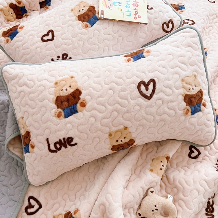 91家纺网 家纺一手货源 找家纺 美乐迪 2022新款多功能牛奶绒亲肤棉床盖套件 小浣熊