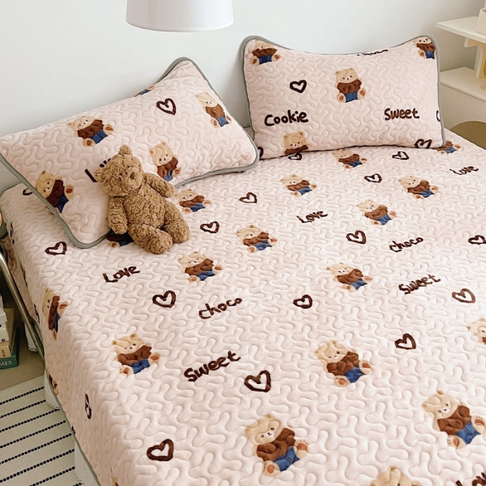 91家纺网 家纺一手货源 找家纺 美乐迪 2022新款多功能牛奶绒亲肤棉床盖套件 小浣熊