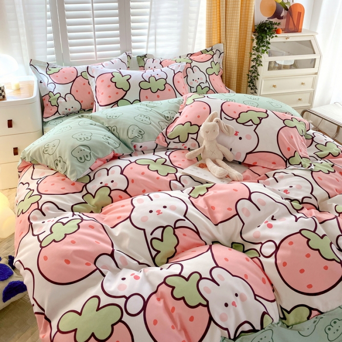 91家纺网 家纺一手货源 找家纺 艾橙 2022秋冬新款140g植物羊绒磨毛四件套系列 草莓兔