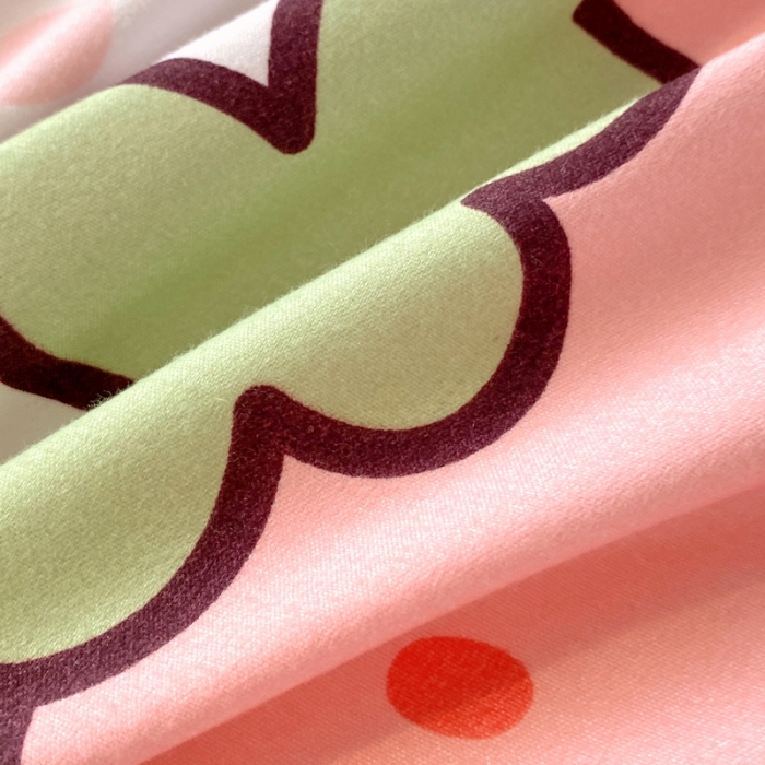 91家纺网 家纺一手货源 找家纺 艾橙 2022秋冬新款140g植物羊绒磨毛四件套系列 草莓兔