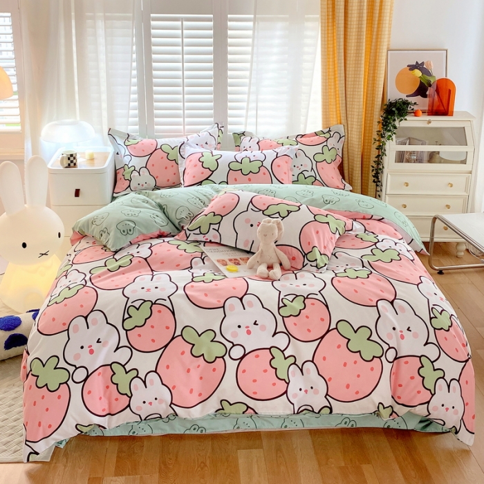 91家纺网 家纺一手货源 找家纺 艾橙 2022秋冬新款140g植物羊绒磨毛四件套系列 草莓兔