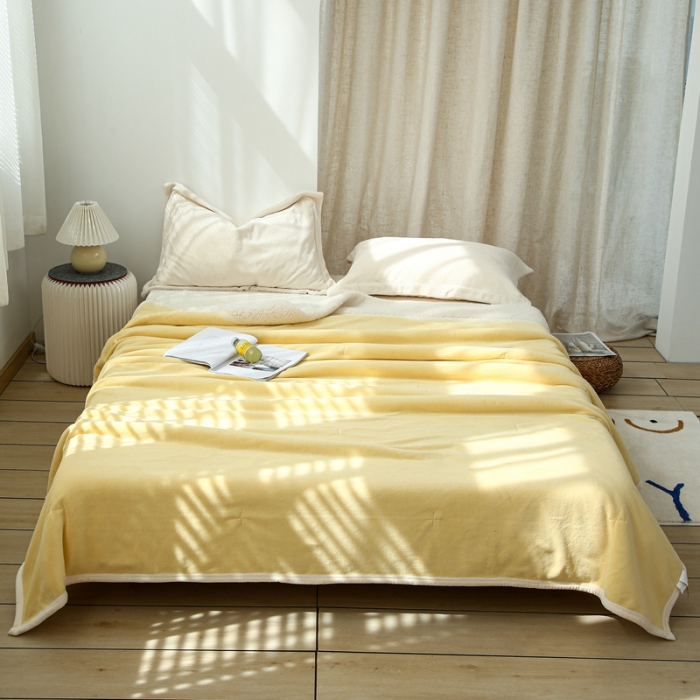 91家纺网 家纺一手货源 找家纺 安莱生活 秋冬新品高克重新品牛奶绒拼羊羔绒毛毯 图二 麦芽黄