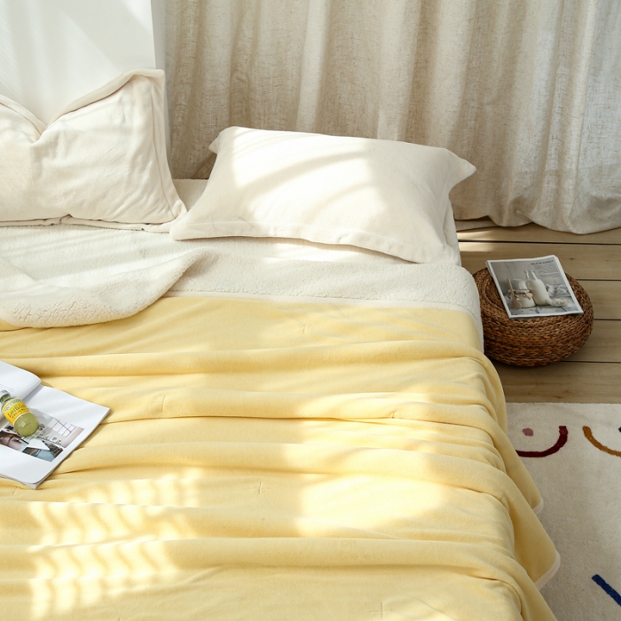 91家纺网 家纺一手货源 找家纺 安莱生活 秋冬新品高克重新品牛奶绒拼羊羔绒毛毯 图二 麦芽黄