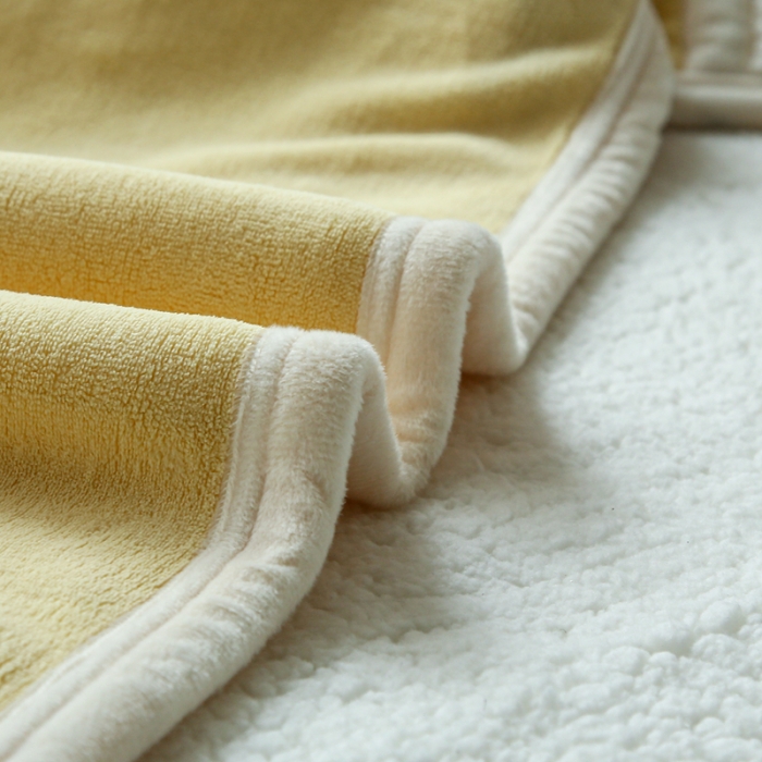 91家纺网 家纺一手货源 找家纺 安莱生活 秋冬新品高克重新品牛奶绒拼羊羔绒毛毯 图二 麦芽黄