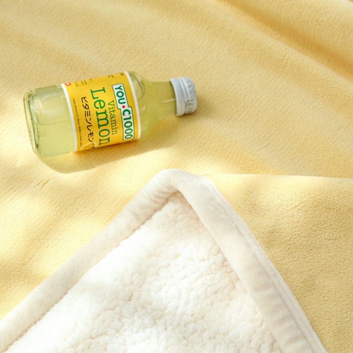 91家纺网 家纺一手货源 找家纺 安莱生活 秋冬新品高克重新品牛奶绒拼羊羔绒毛毯 图二 麦芽黄