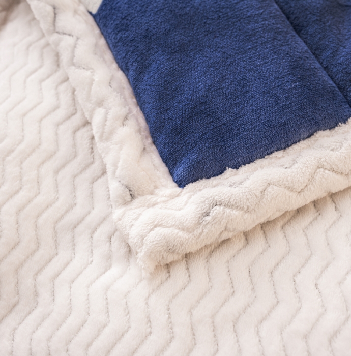 91家纺网 家纺一手货源 找家纺 总美莱家纺2022新款牛奶绒贝贝绒夹棉加厚三层毛毯盖毯午睡毯