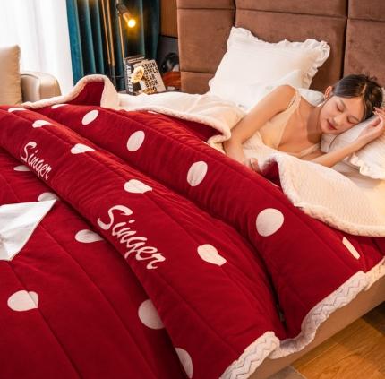 美莱家纺 2022新款牛奶绒贝贝绒夹棉加厚三层毛毯盖毯午睡毯 波点红