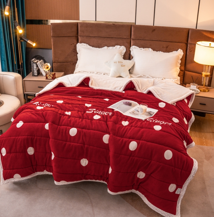 91家纺网 家纺一手货源 找家纺 美莱家纺 2022新款牛奶绒贝贝绒夹棉加厚三层毛毯盖毯午睡毯 波点红