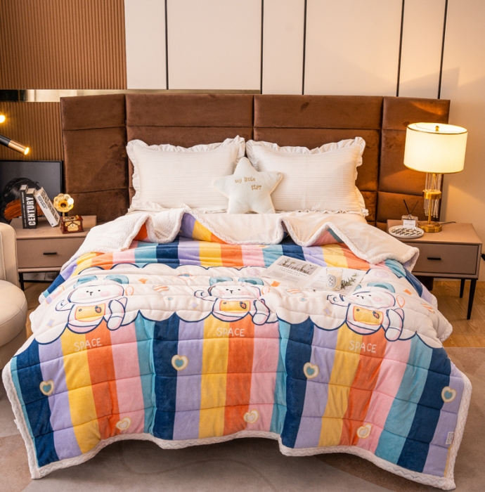 91家纺网 家纺一手货源 找家纺 美莱家纺 2022新款牛奶绒贝贝绒夹棉加厚三层毛毯盖毯午睡毯 彩虹兔