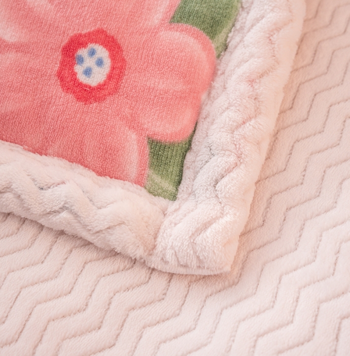 91家纺网 家纺一手货源 找家纺 美莱家纺 2022新款牛奶绒贝贝绒夹棉加厚三层毛毯盖毯午睡毯 彩心兔