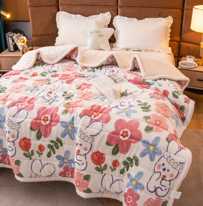 91家纺网 家纺一手货源 找家纺 美莱家纺 2022新款牛奶绒贝贝绒夹棉加厚三层毛毯盖毯午睡毯 彩心兔