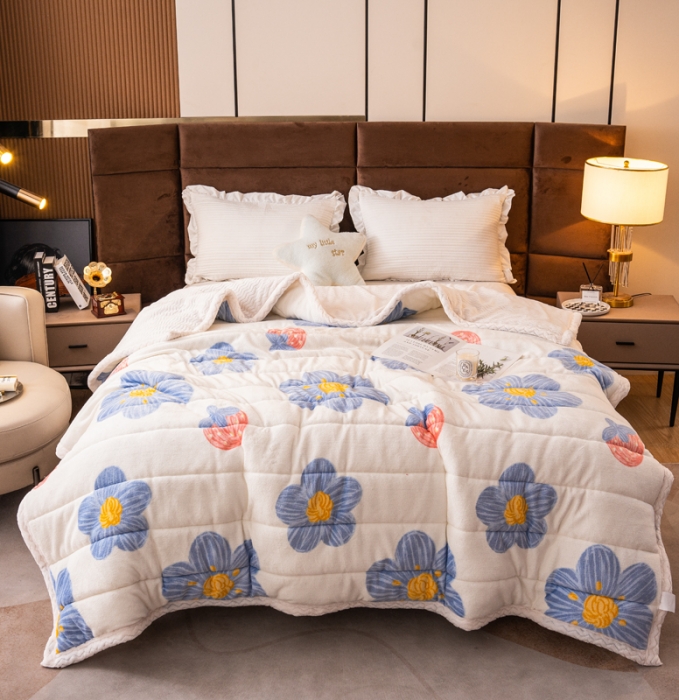 91家纺网 家纺一手货源 找家纺 美莱家纺 2022新款牛奶绒贝贝绒夹棉加厚三层毛毯盖毯午睡毯 赫本花