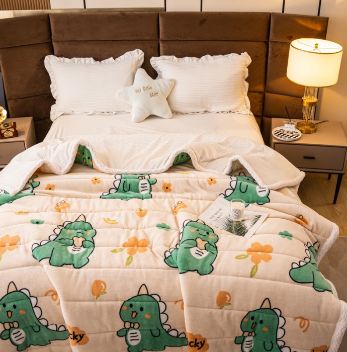 91家纺网 家纺一手货源 找家纺 美莱家纺 2022新款牛奶绒贝贝绒夹棉加厚三层毛毯盖毯午睡毯 小恐龙