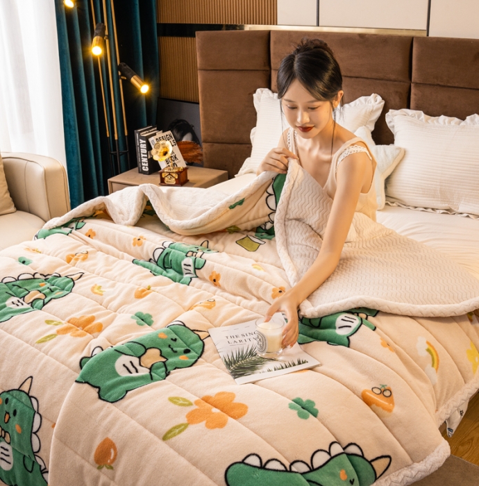 91家纺网 家纺一手货源 找家纺 美莱家纺 2022新款牛奶绒贝贝绒夹棉加厚三层毛毯盖毯午睡毯 小恐龙