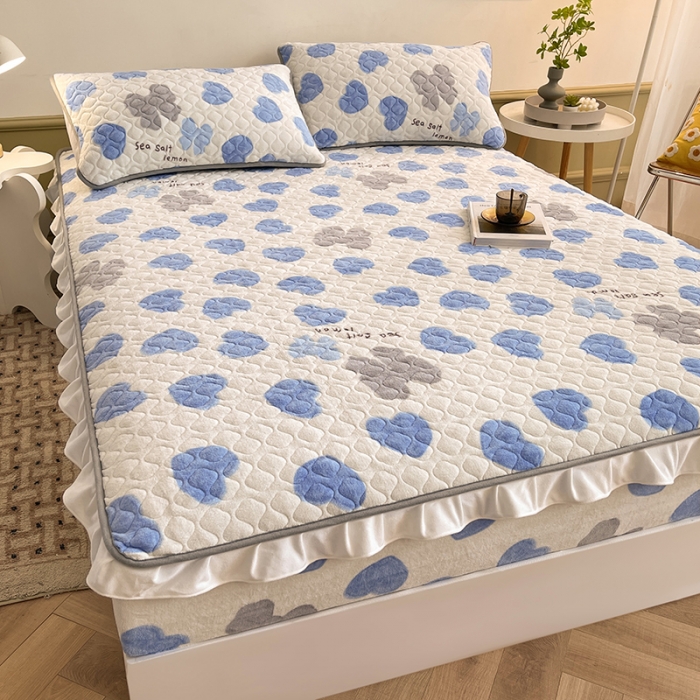 91家纺网 家纺一手货源 找家纺 澳梵家居 2022新款牛奶绒花边床笠三件套 爱心蝴蝶结