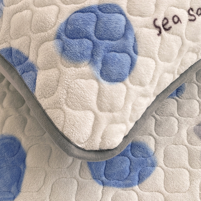 91家纺网 家纺一手货源 找家纺 澳梵家居 2022新款牛奶绒花边床笠三件套 爱心蝴蝶结