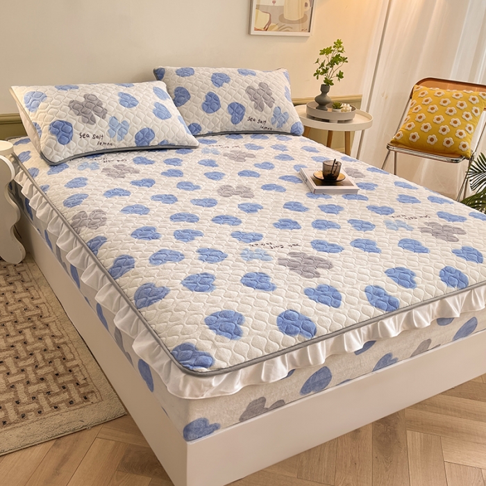 91家纺网 家纺一手货源 找家纺 澳梵家居 2022新款牛奶绒花边床笠三件套 爱心蝴蝶结