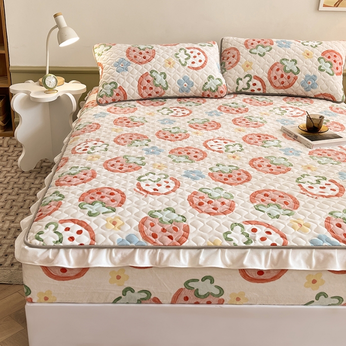 91家纺网 家纺一手货源 找家纺 澳梵家居 2022新款牛奶绒花边床笠三件套 草莓优格