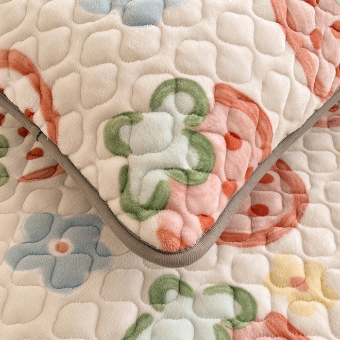 91家纺网 家纺一手货源 找家纺 澳梵家居 2022新款牛奶绒花边床笠三件套 草莓优格