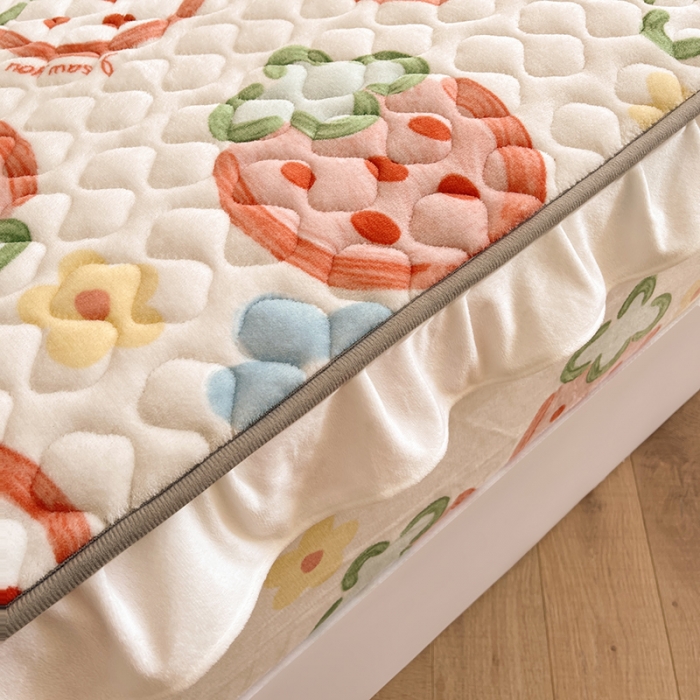 91家纺网 家纺一手货源 找家纺 澳梵家居 2022新款牛奶绒花边床笠三件套 草莓优格