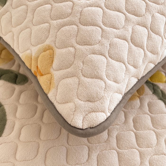 91家纺网 家纺一手货源 找家纺 澳梵家居 2022新款牛奶绒花边床笠三件套 橙花