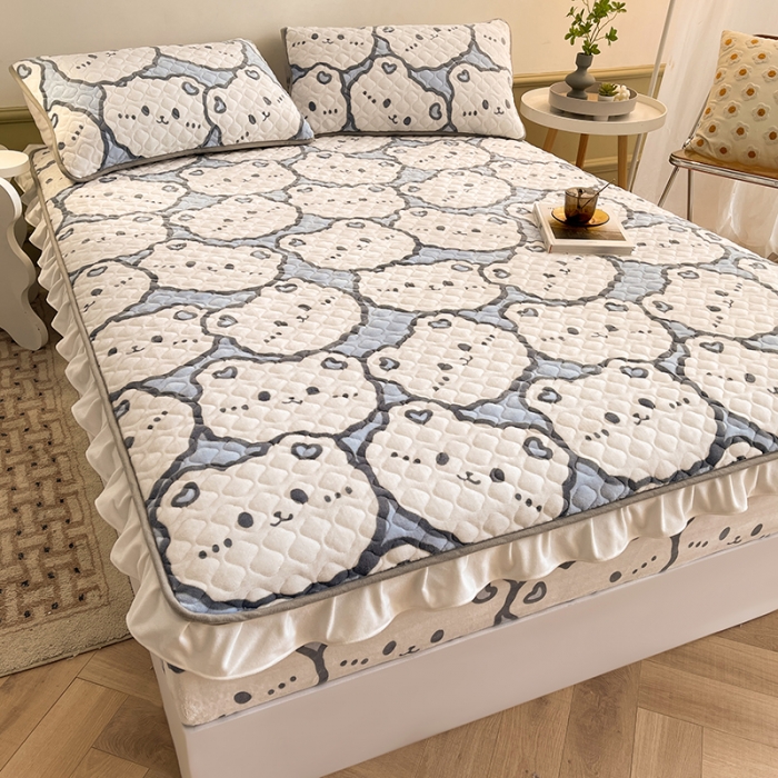 91家纺网 家纺一手货源 找家纺 澳梵家居 2022新款牛奶绒花边床笠三件套 多多熊