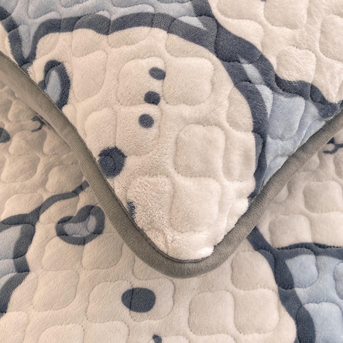 91家纺网 家纺一手货源 找家纺 澳梵家居 2022新款牛奶绒花边床笠三件套 多多熊