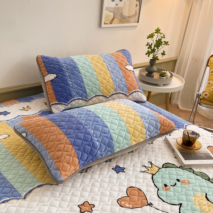 91家纺网 家纺一手货源 找家纺 澳梵家居 2022新款牛奶绒花边床笠三件套 恐龙嘟嘟